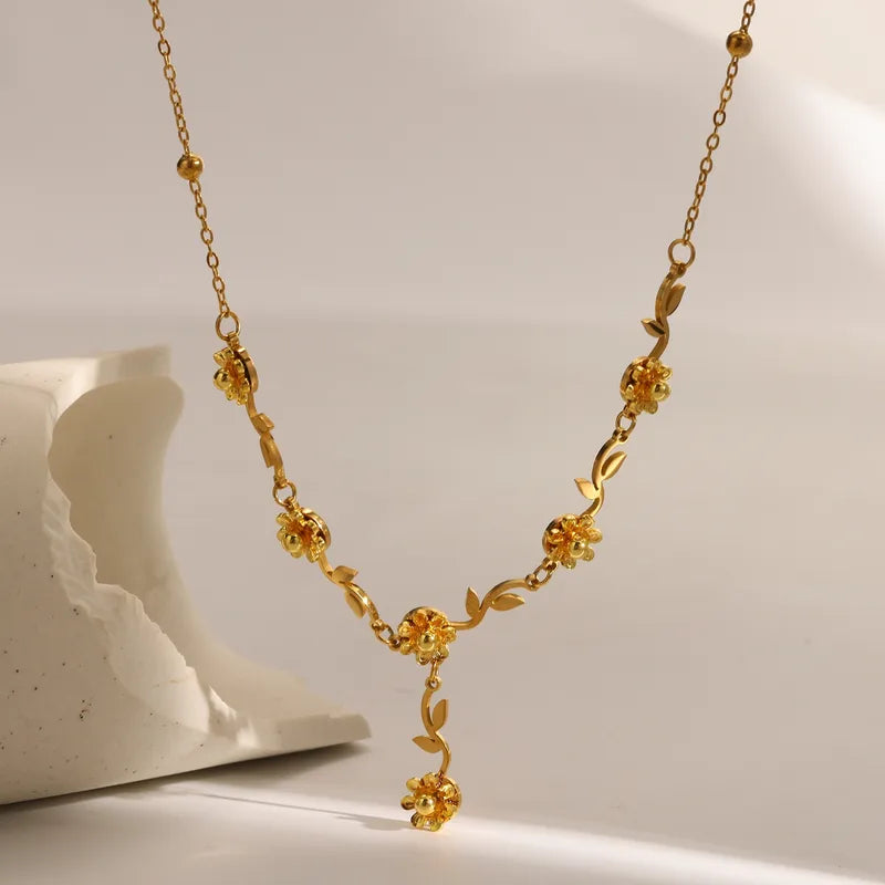 ✨ Collier fleurs délicates & feuilles – Élégance naturelle ✨