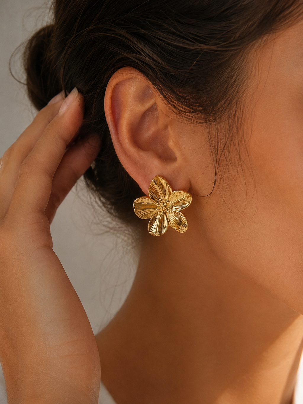 ✨ Boucles d’oreilles fleurs texturées Floria – Éclat solaire ✨