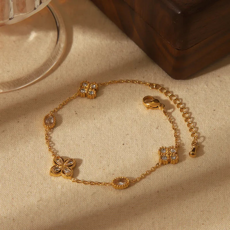 ✨ Bracelet trèfle & zircons – Élégance porte-bonheur ✨