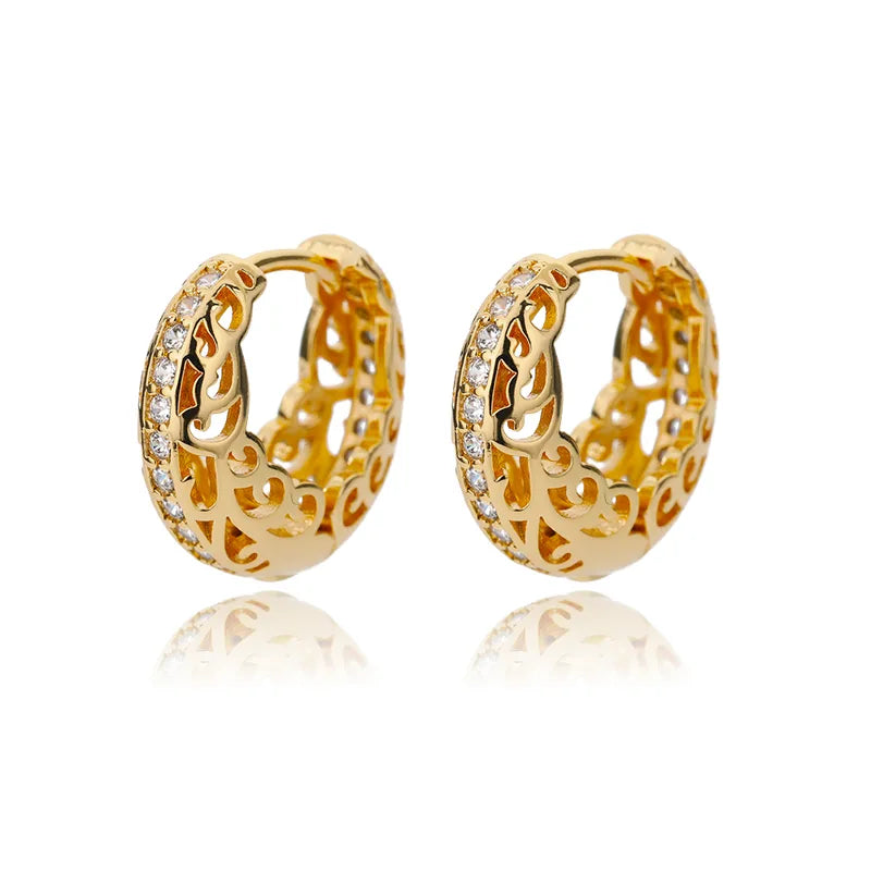 ✨ Boucles d’oreilles créoles ajourées & zircons – Élégance raffinée ✨