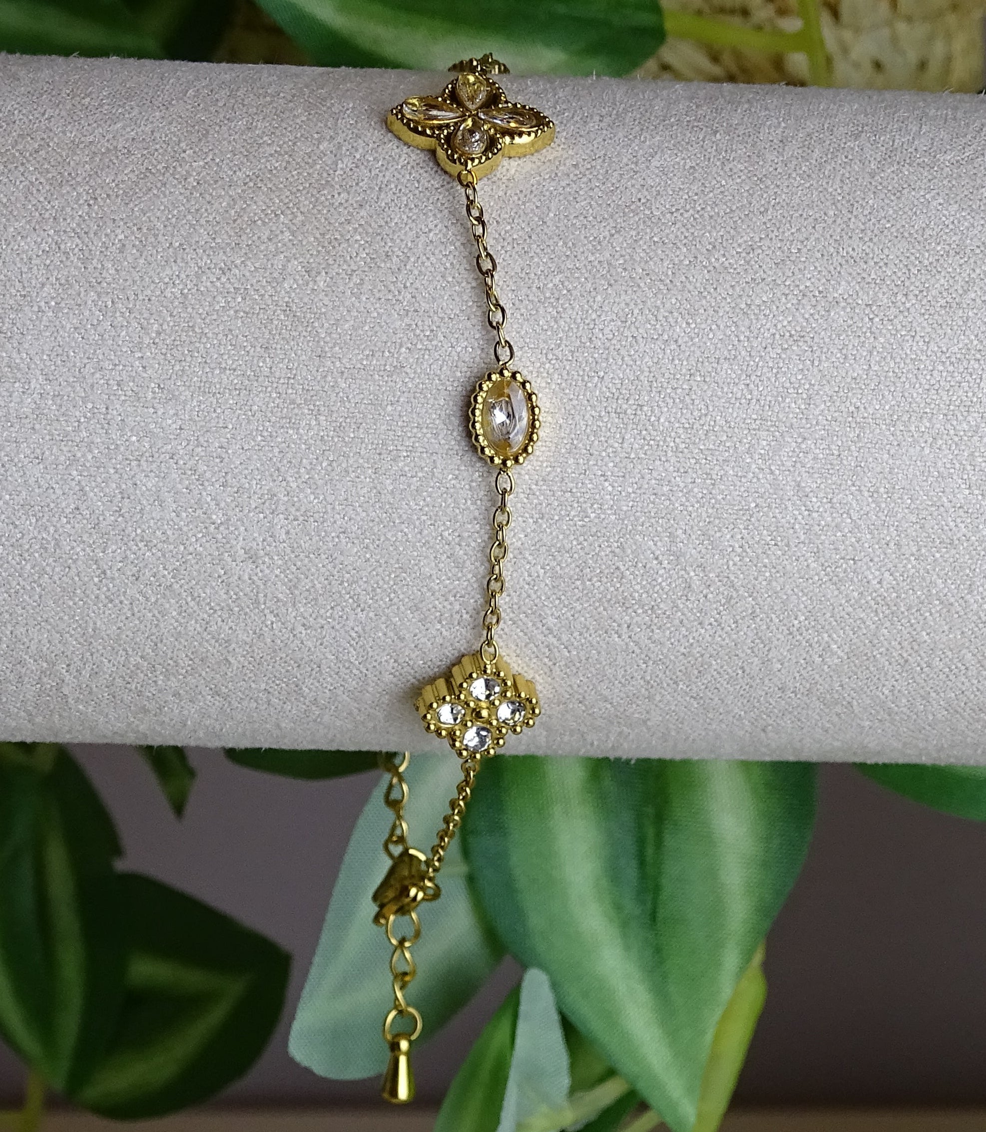 ✨ Bracelet trèfle & zircons – Élégance porte-bonheur ✨