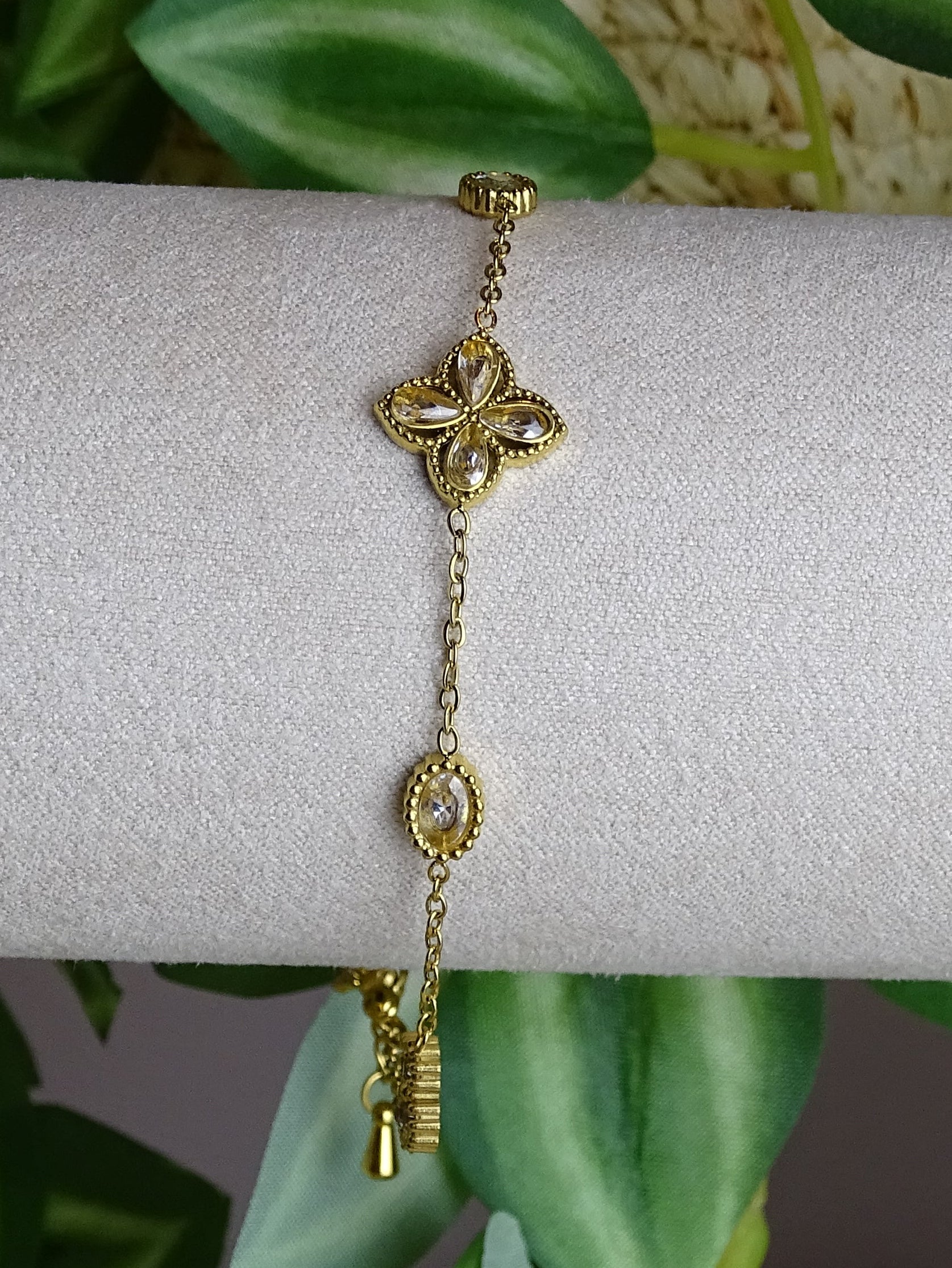 ✨ Bracelet trèfle & zircons – Élégance porte-bonheur ✨