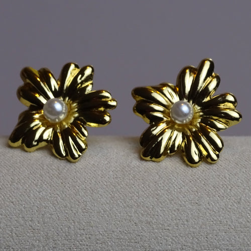 Boucles d'oreilles fleur nacrée