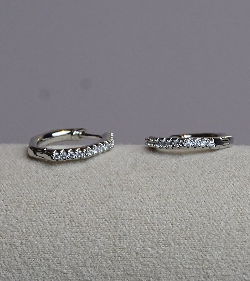 ✨ Boucles d’oreilles créoles & zircons – Éclat intemporel ✨