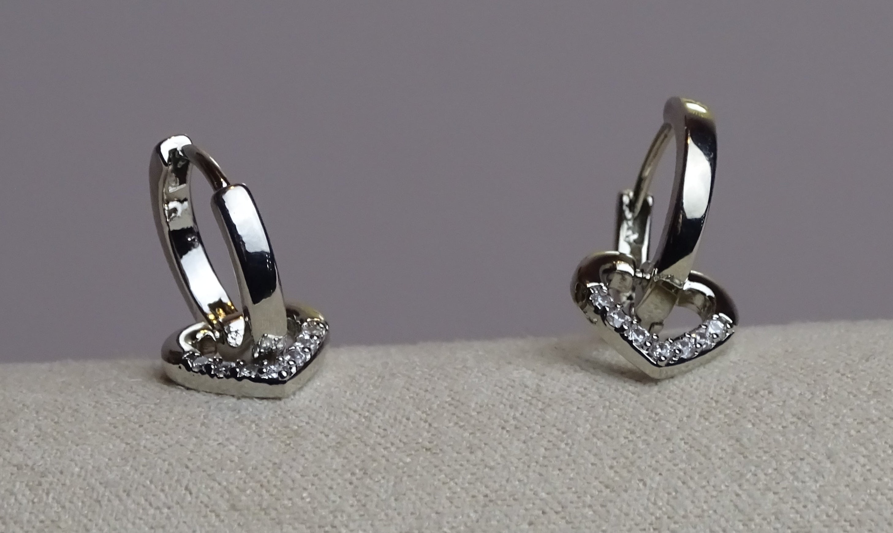 ✨ Boucles d’oreilles créoles cœur & zircons – Élégance lumineuse ✨