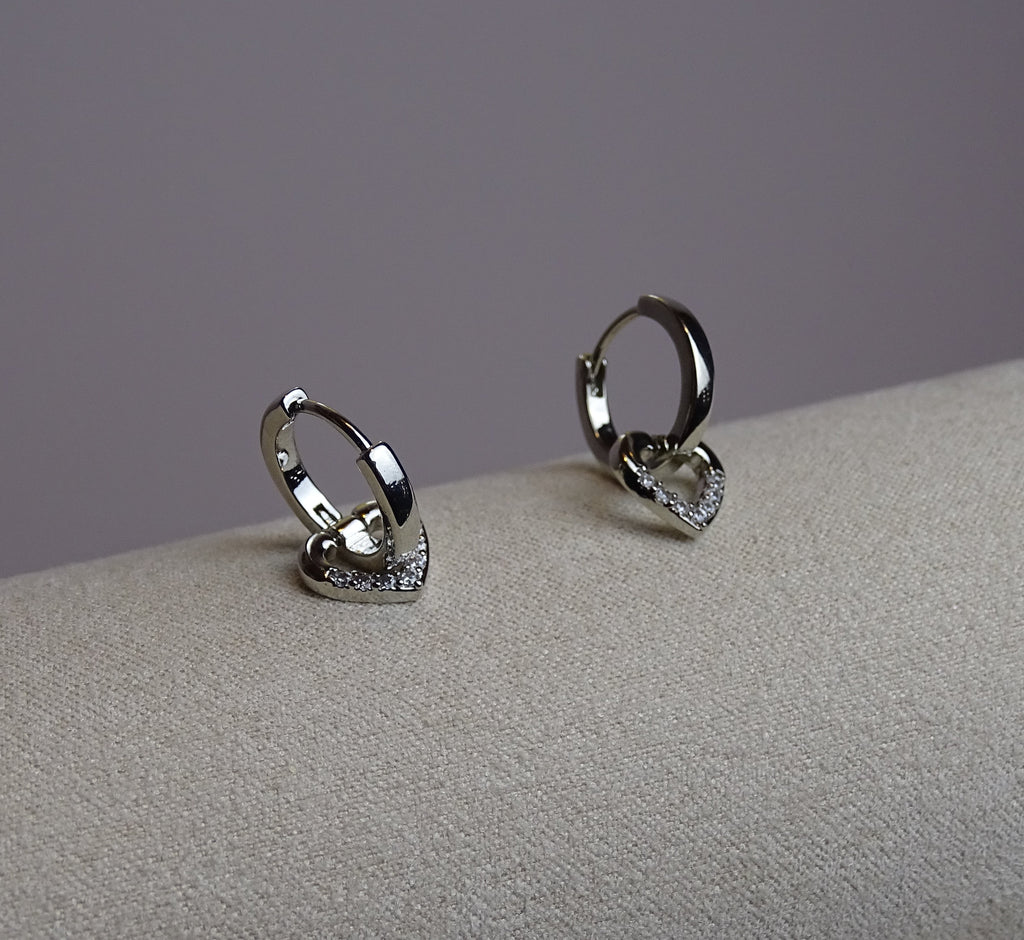 ✨ Boucles d’oreilles créoles cœur & zircons – Élégance lumineuse ✨