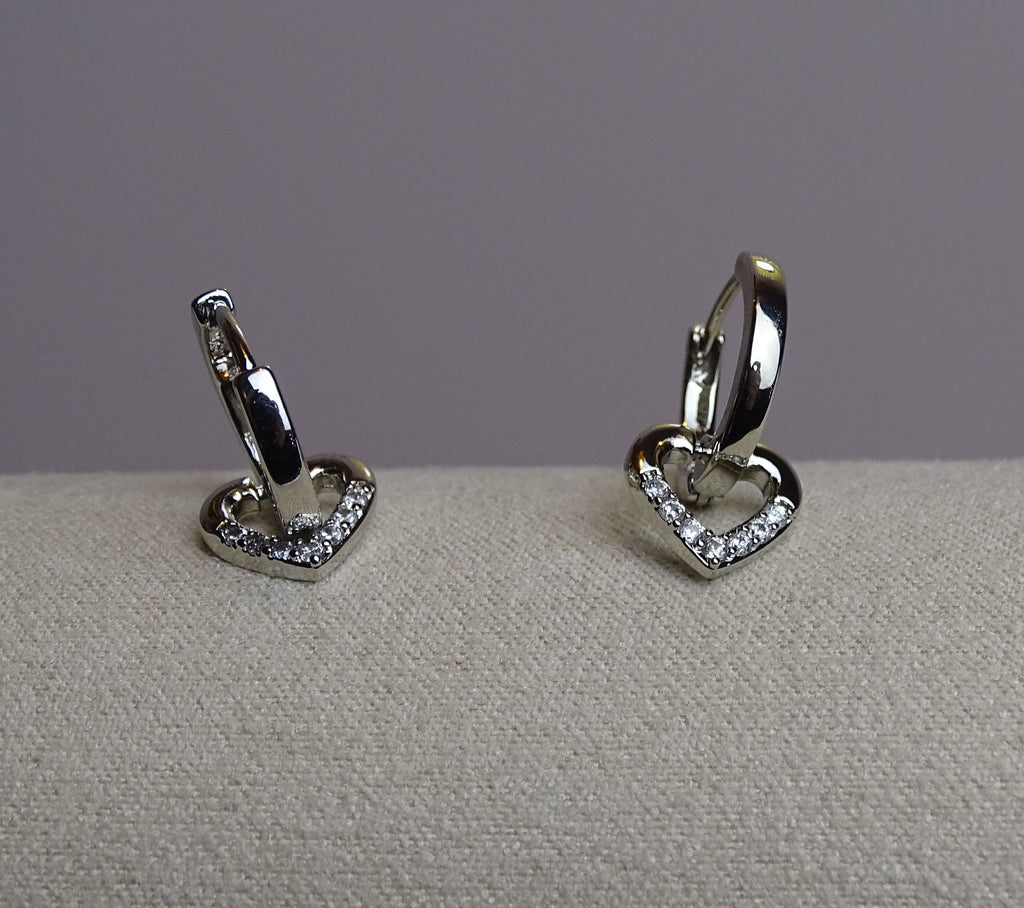 ✨ Boucles d’oreilles créoles cœur & zircons – Élégance lumineuse ✨