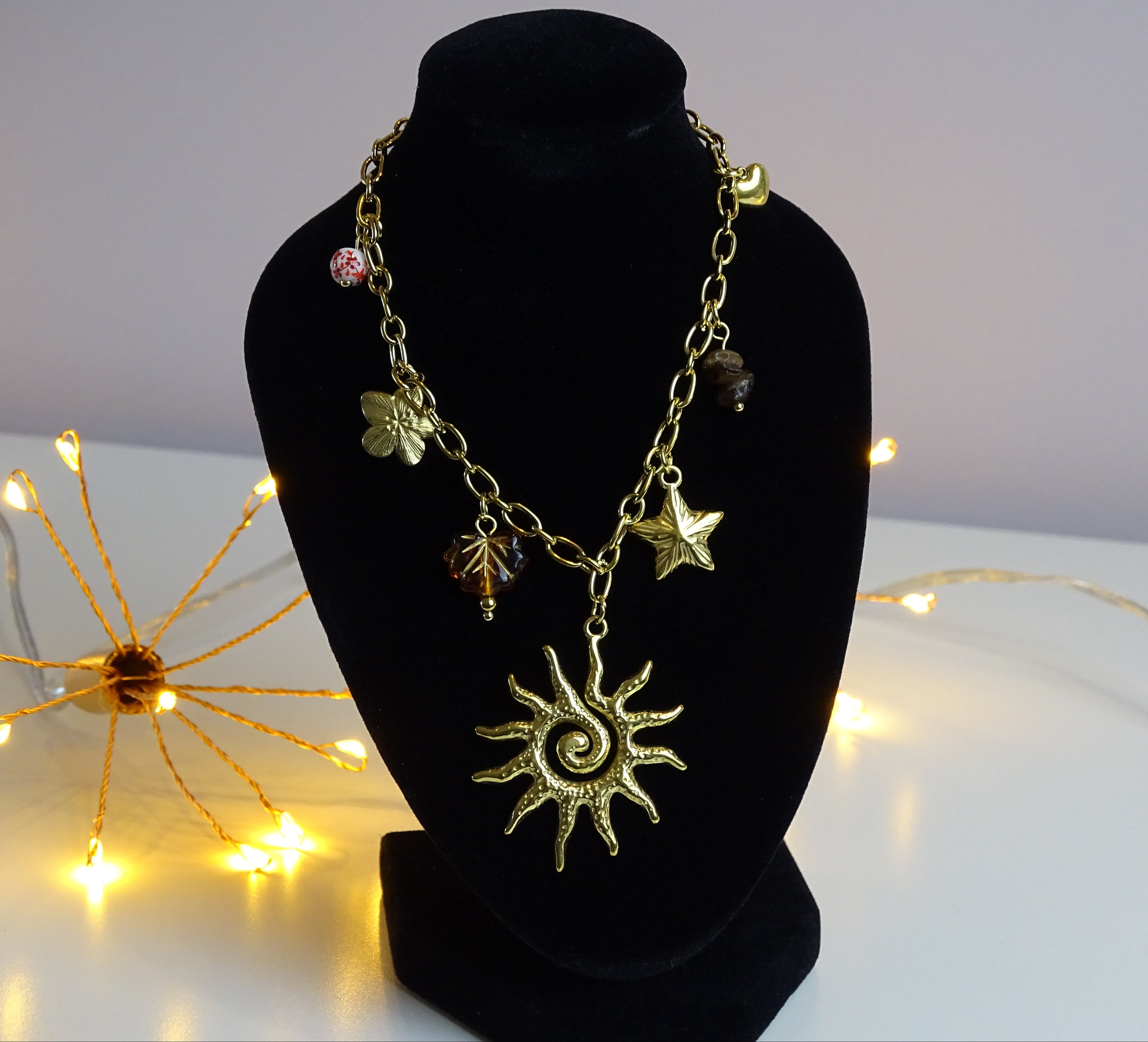 ✨ Collier multi-breloques soleil – Énergie bohème & lumineuse ✨