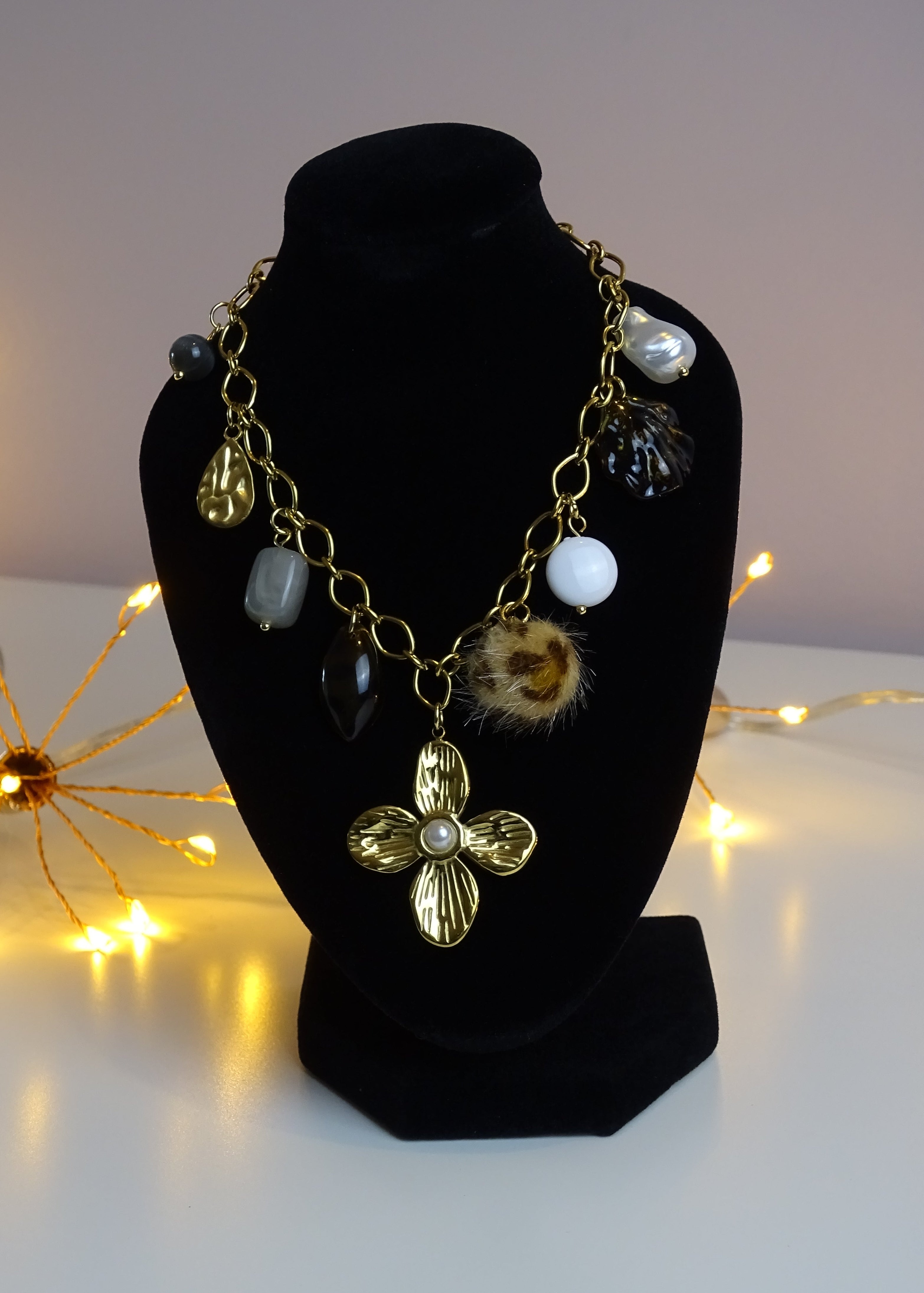 ✨ Collier multi-breloques fleur & détails bohèmes – Esprit audacieux ✨