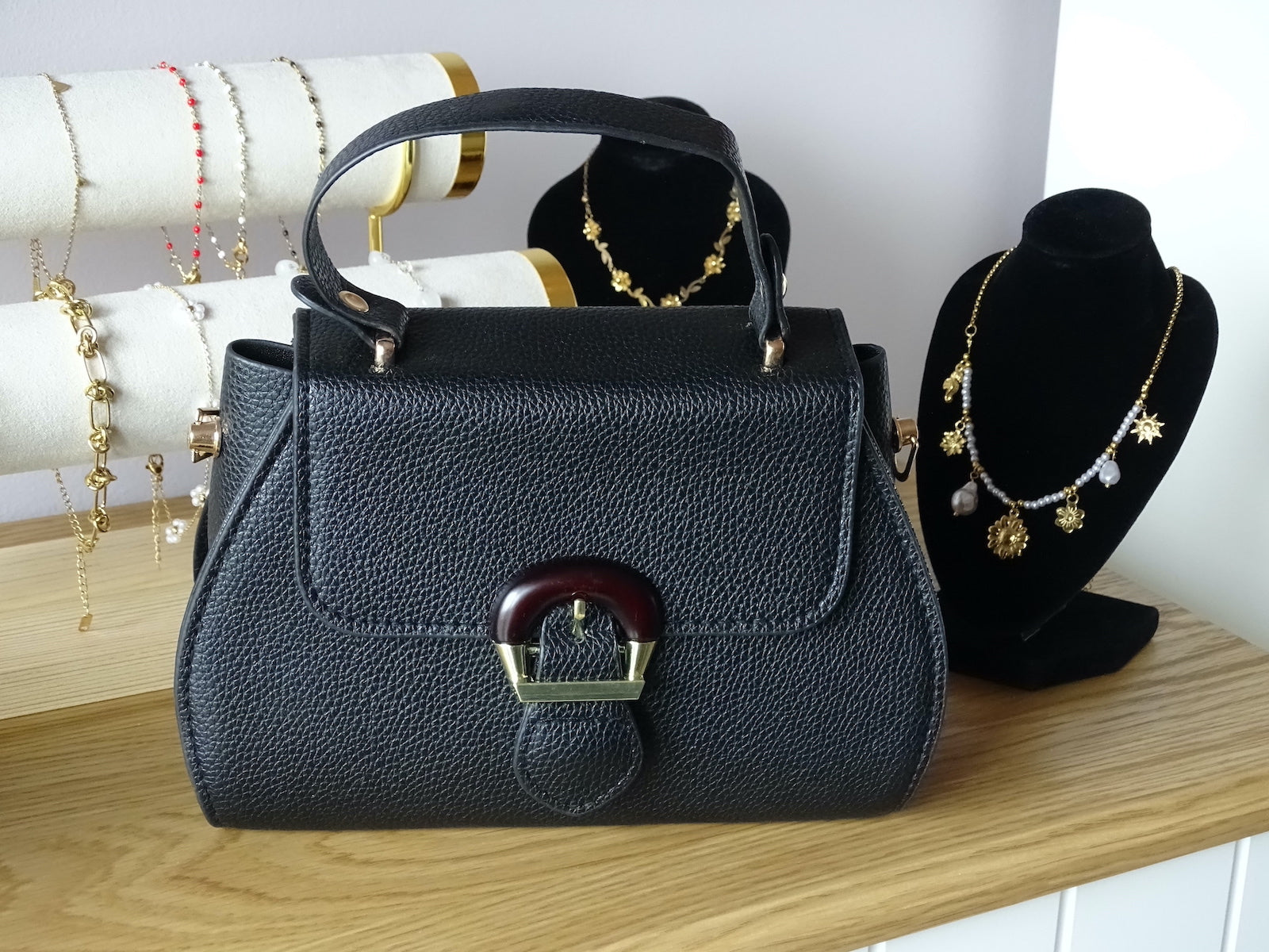 ✨ Sac à main structuré en similicuir avec bandoulière – Élégance intemporelle • Ornella ✨