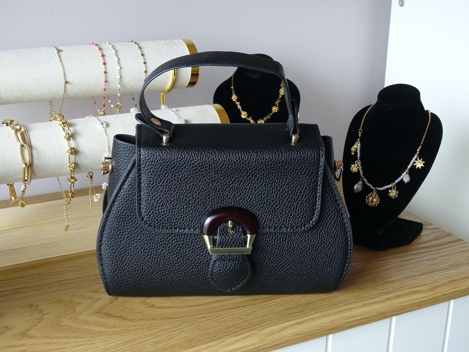 ✨ Sac à main structuré en similicuir avec bandoulière – Élégance intemporelle • Ornella ✨