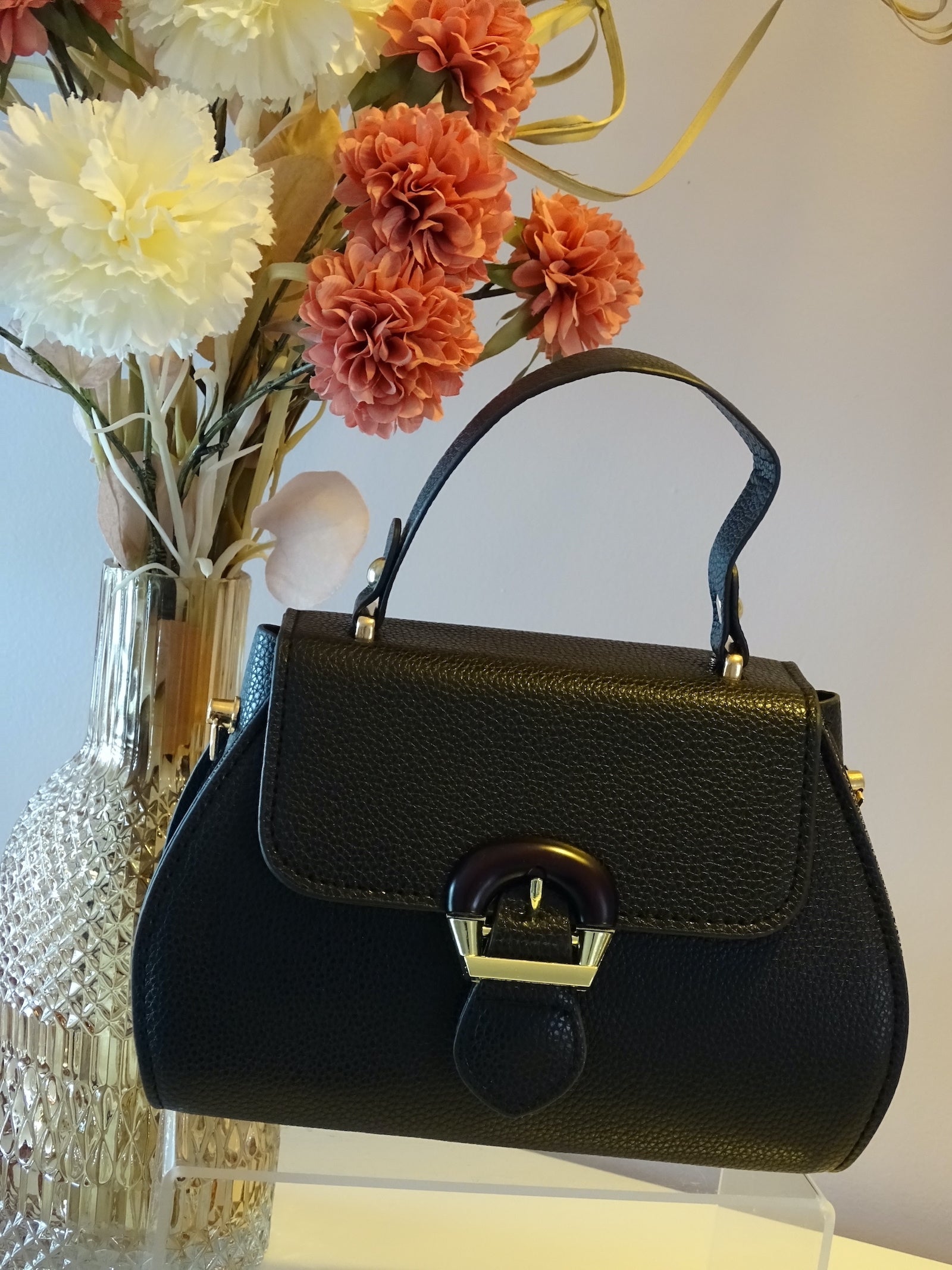 ✨ Sac à main structuré en similicuir avec bandoulière – Élégance intemporelle • Ornella ✨