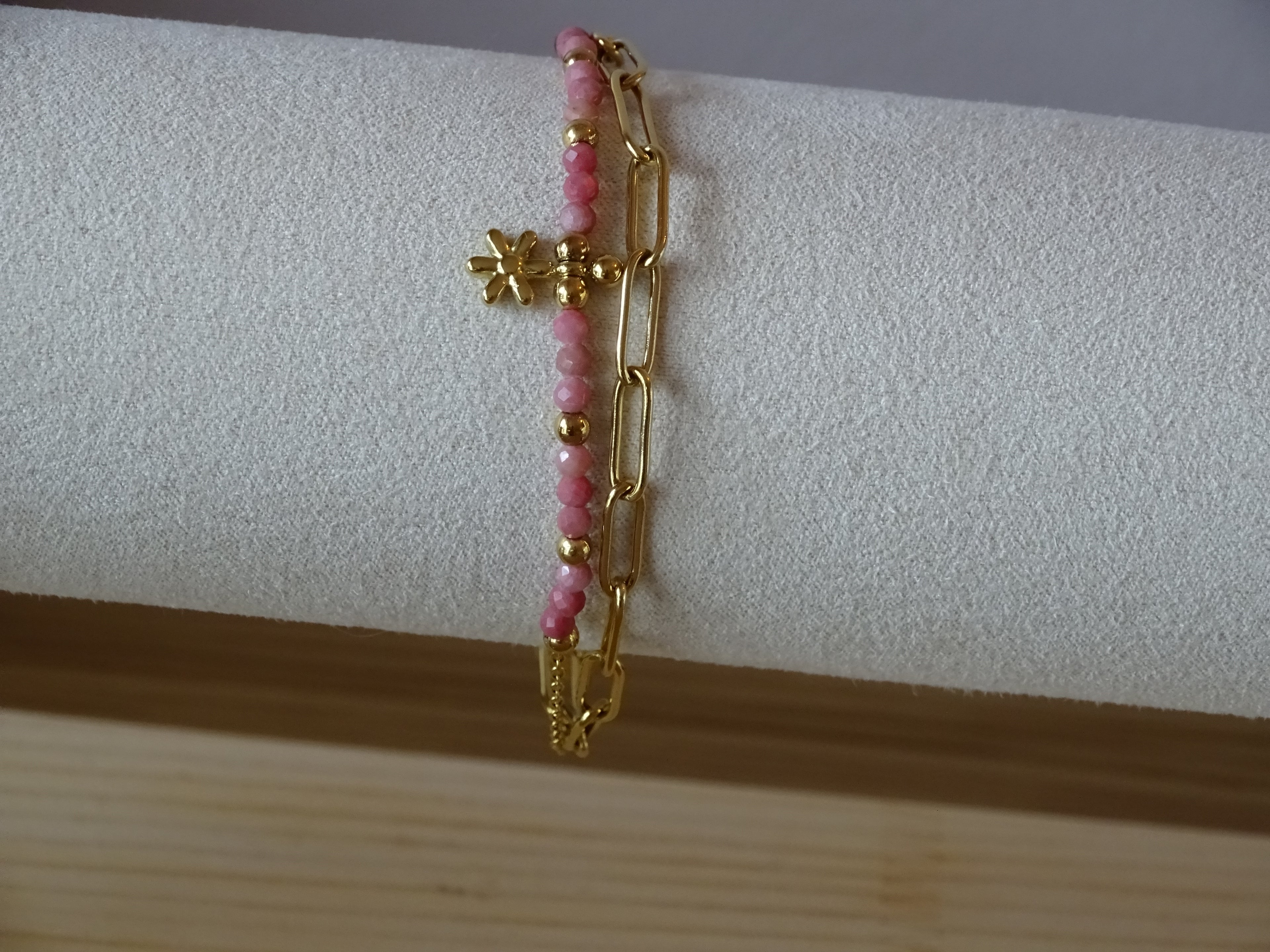 ✨Bracelet doré perles roses & chaîne fine – Élégant et ajustable • Rosya✨