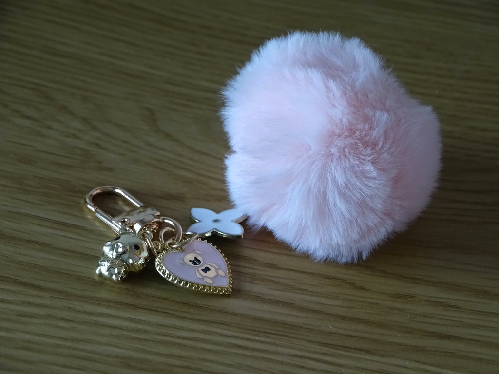 ✨ Porte-clés pompon rose & ourson – Charme doux et tendance • Lunira ✨