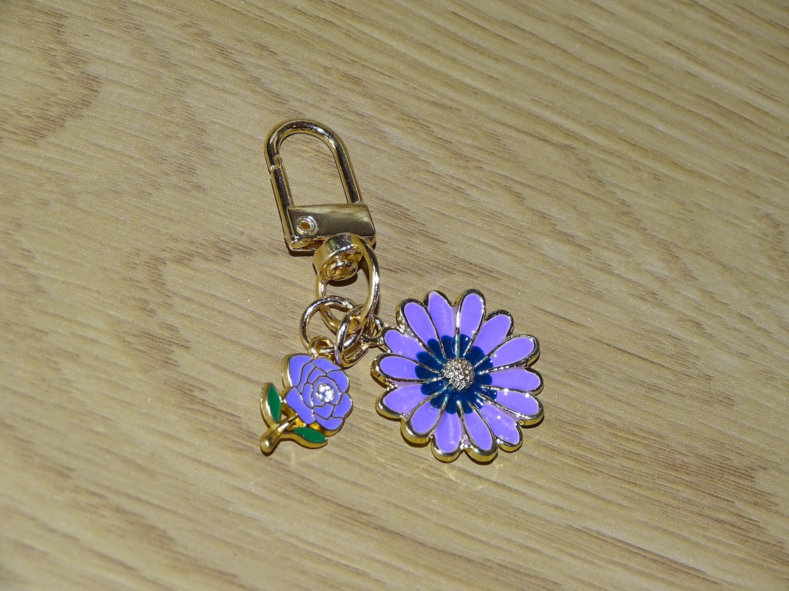 ✨Porte-clés fleuri lumineux aux accents poétiques – Élégance délicate • Viozélia✨