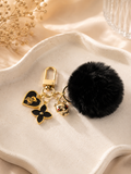 ✨ Porte-clés pompon noir & ourson – Charme doux et tendance • Lunira ✨