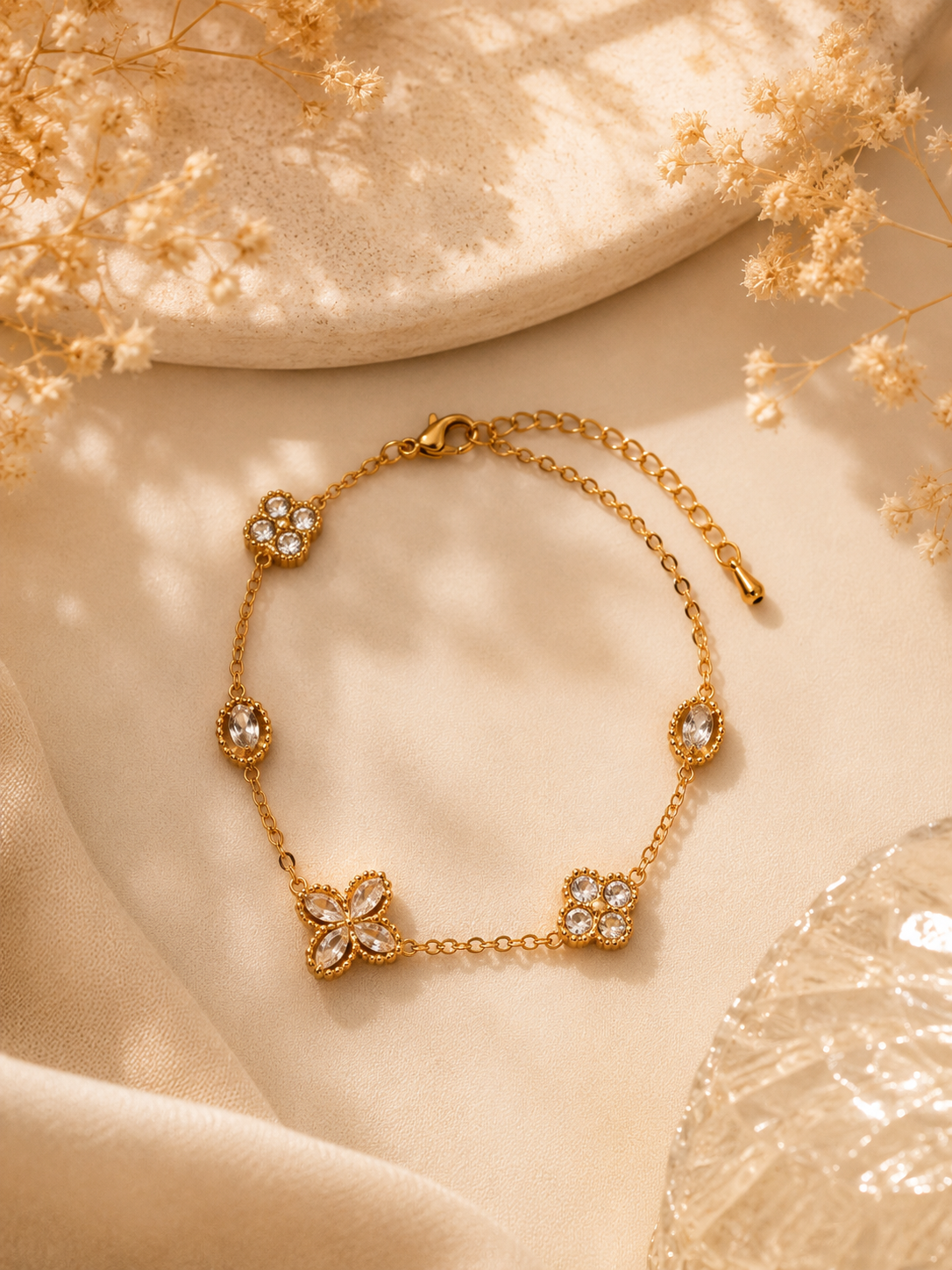 ✨ Bracelet trèfle & zircons – Élégance porte-bonheur ✨