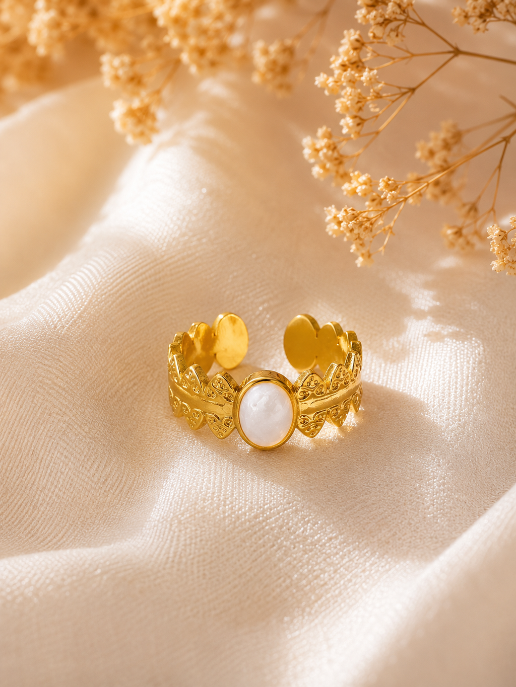 ✨ Bague dorée & cabochon effet nacré – Élégance délicate ✨