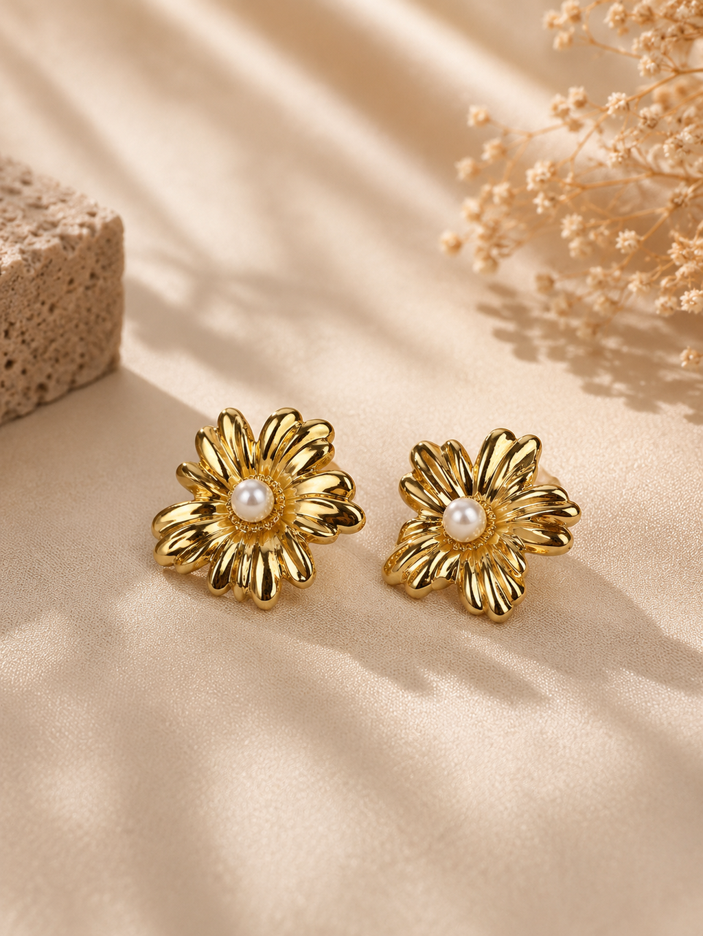 Boucles d'oreilles fleur nacrée