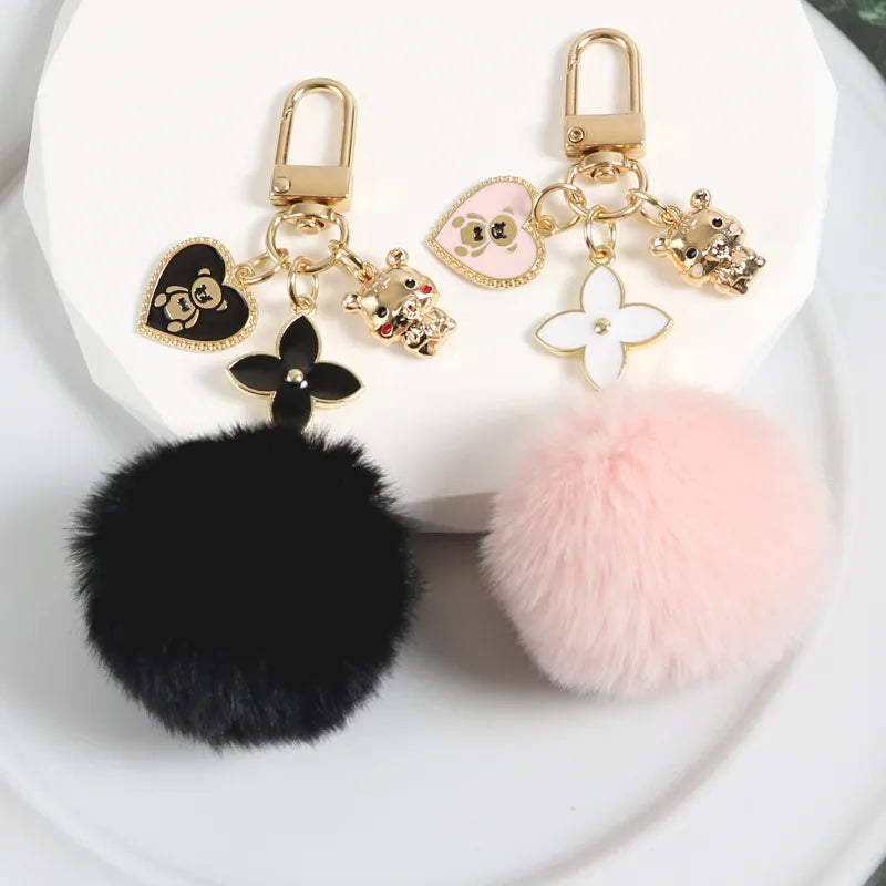 ✨ Porte-clés pompon noir & ourson – Charme doux et tendance • Lunira ✨