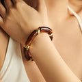 ✨ Bracelet jonc effet acajou et finitions dorées – Élégance chaleureuse • Ambréa ✨