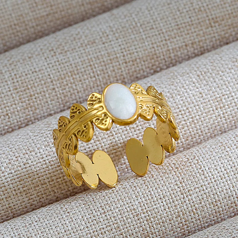 ✨ Bague dorée & cabochon effet nacré – Élégance délicate ✨