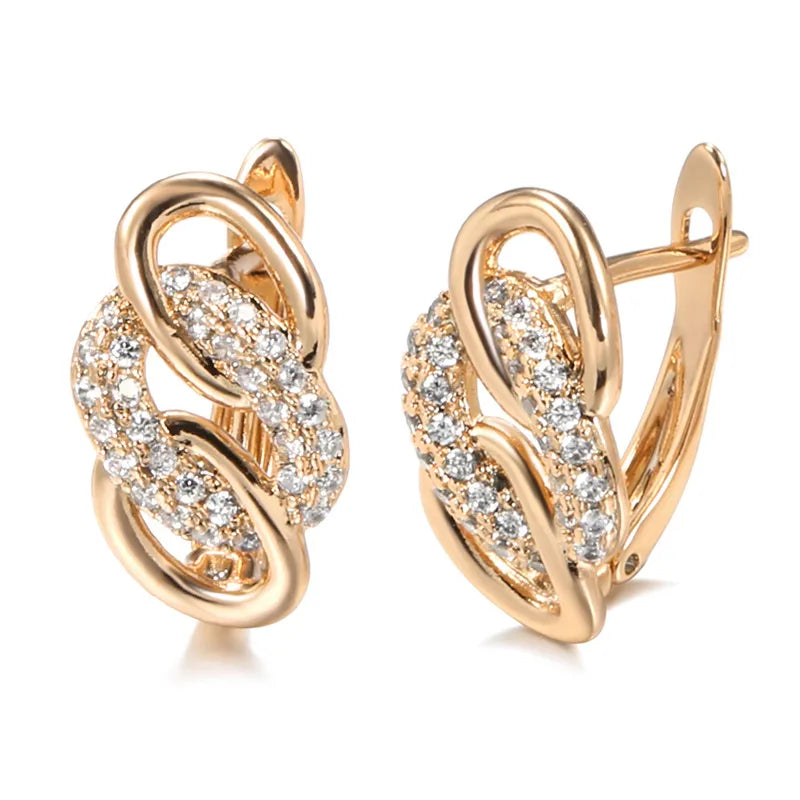 ✨ Boucles d’oreilles entrelacées & zircons – Éclat sophistiqué ✨